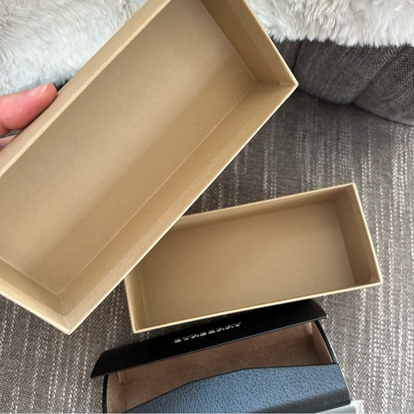 Burberry Eyeglass Case with cloth and box - Picture 3 of 3